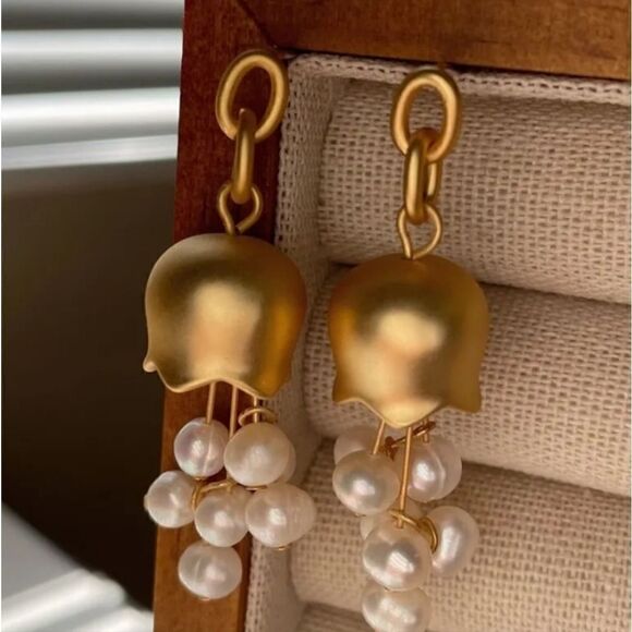 Vintage Italian Style Campanula Gold Pearl Earrings - Picture 1 of 4